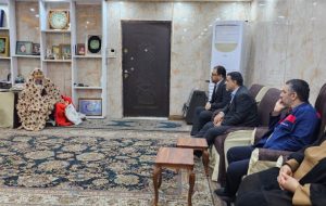 مدیرعامل فولاد اکسین با حضور در منزل شهیدان ابراهیم و اسماعیل،فرجوانی با خانواده ایشان دیدار و گفتگو کرد